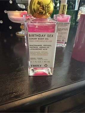 TRULY Luxury Body Oil - Pink & Gold Bottle